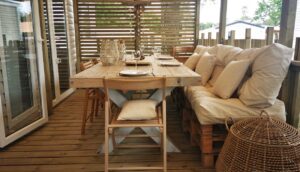 espace repas avec table en bois de 12 personnes